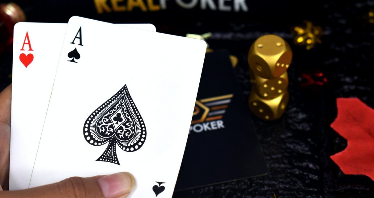 多くのギャンブラーを熱狂させる「ポーカー」の魅力とは？